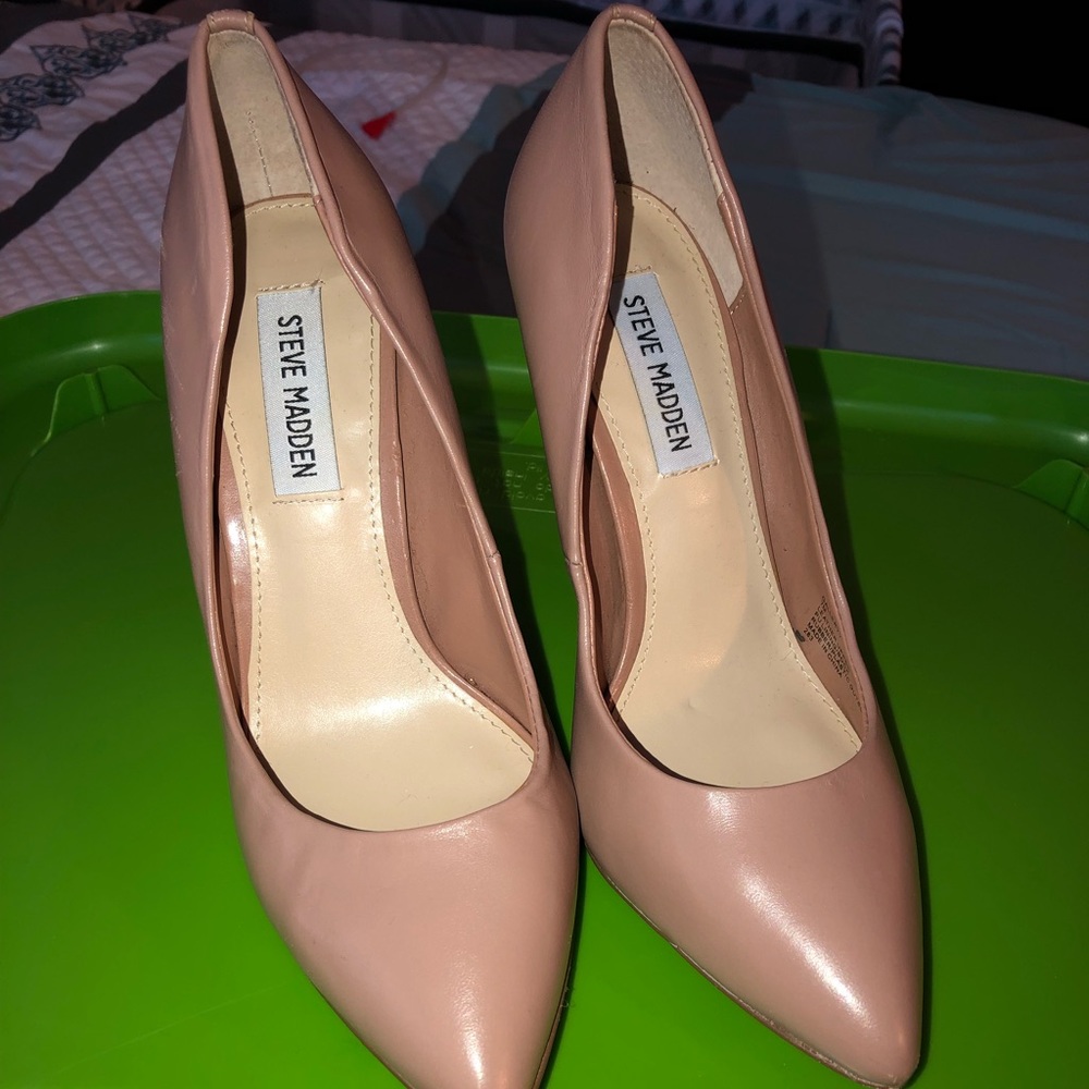 Steve Madden nude pumps